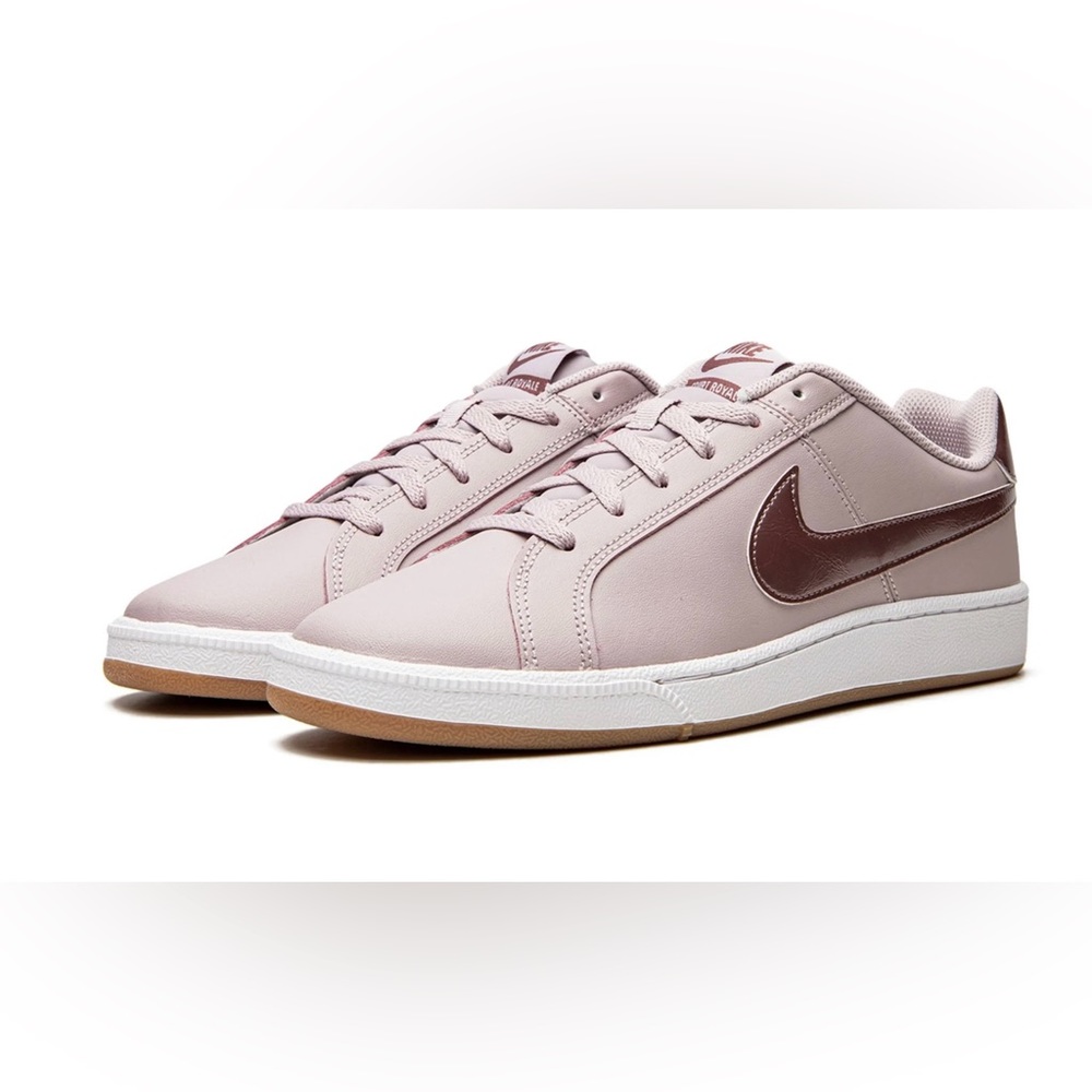 NWT NIKE WOMENS COURT ROYALE SIZE 9